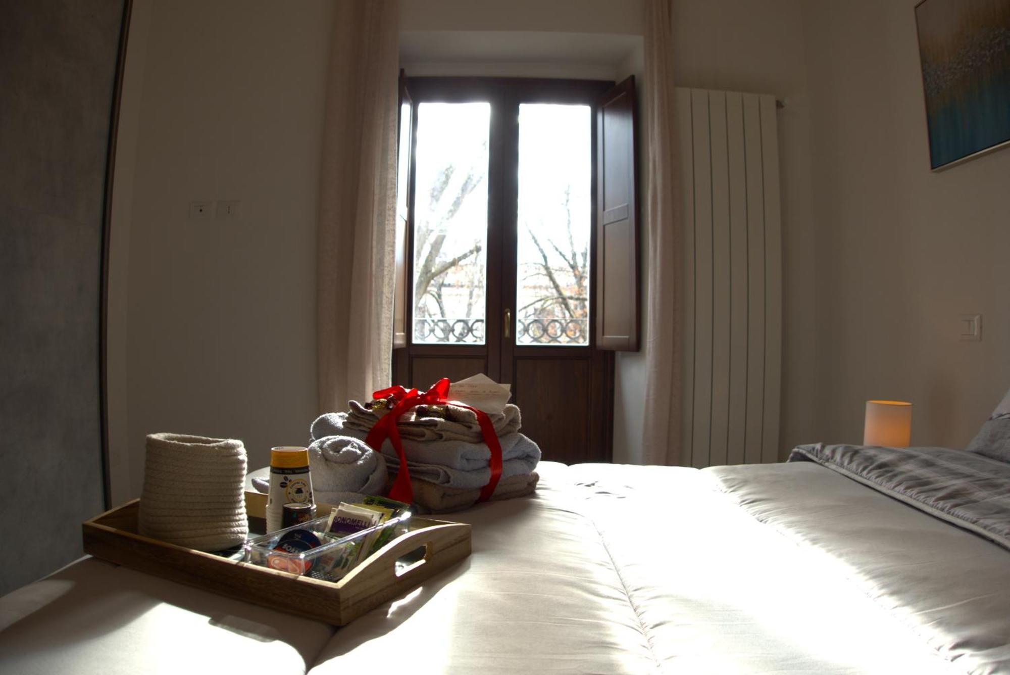 Dimora Del Sole - Civico 13 Hotel LʼAquila Buitenkant foto